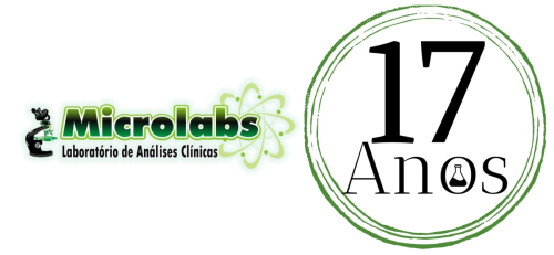 Logo Laboratório Microlabs 17 anos